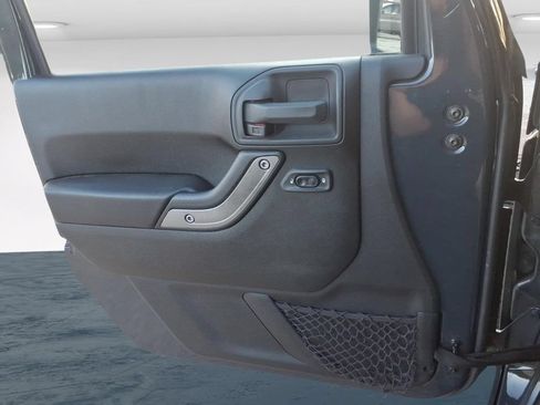 Used 2017 Jeep Wrangler Unlimited Sport w/ Quick Order Package 24S AWD/4WD image 28