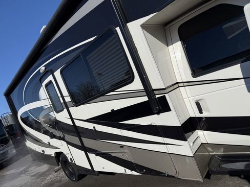 Used 2016 Ford E-450 and Econoline 450 Super Duty w/ Motorhome Prep Package image 19