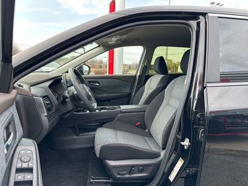 Certified 2023 Nissan Rogue SV image 18