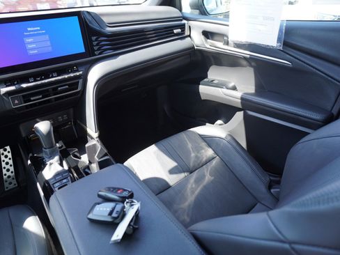 Used 2025 Toyota Camry XSE FWD image 16