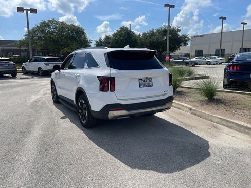 Used 2025 Kia Sorento S w/ Panoramic Sunroof Package FWD image 3