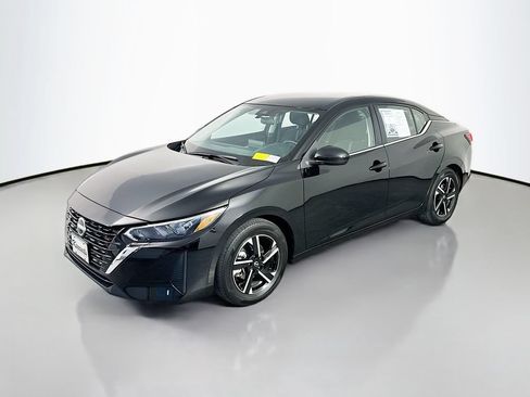 Used 2025 Nissan Sentra SV FWD image 3