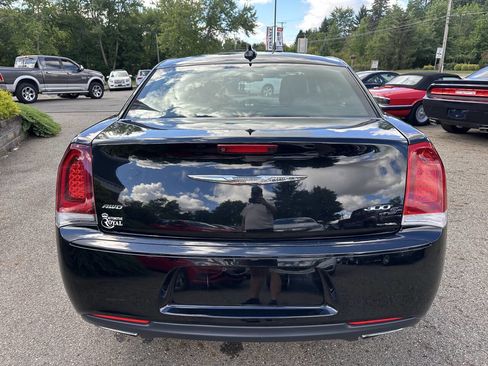 Used 2018 Chrysler 300 S image 5