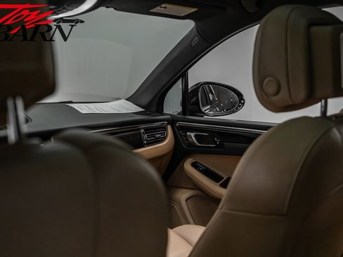 Used 2021 Porsche Macan S image 46