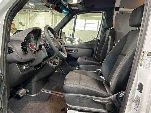 Used 2025 Mercedes-Benz Sprinter 2500 image 22