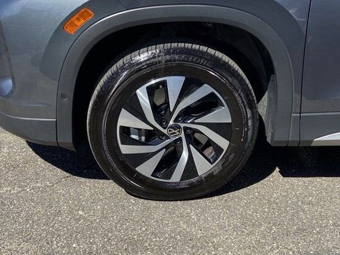 Used 2025 Volkswagen Tiguan S image 9