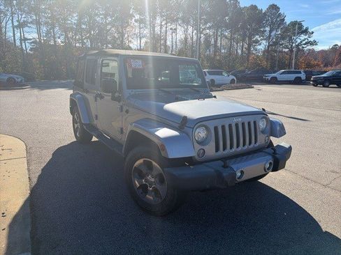 Used 2018 Jeep Wrangler Unlimited Sahara w/ Connectivity Group image 7