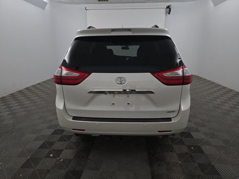 Used 2016 Toyota Sienna Limited Premium image 4