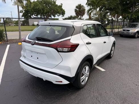 Used 2022 Nissan Kicks S FWD image 3