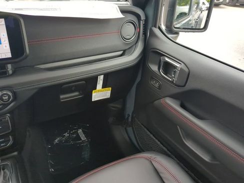 New 2025 Jeep Gladiator Rubicon w/ Convenience Group image 16