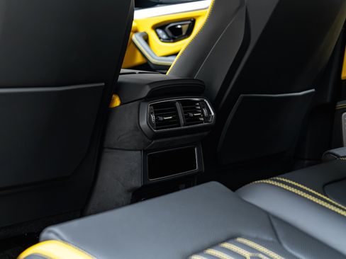 Used 2025 Lamborghini Urus SE AWD/4WD image 66