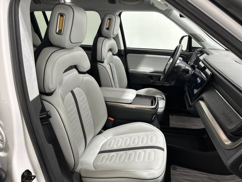 Used 2024 Rivian R1S Adventure AWD/4WD image 24