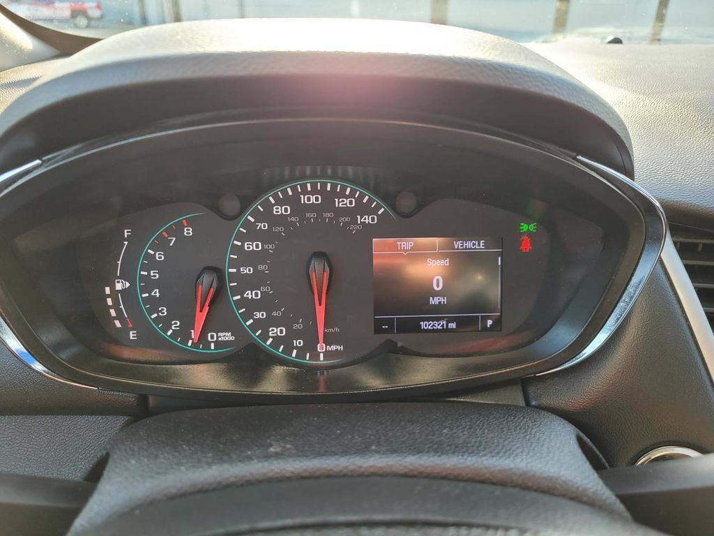 Used 2019 Chevrolet Trax LT w/ LT Convenience Package FWD image 28