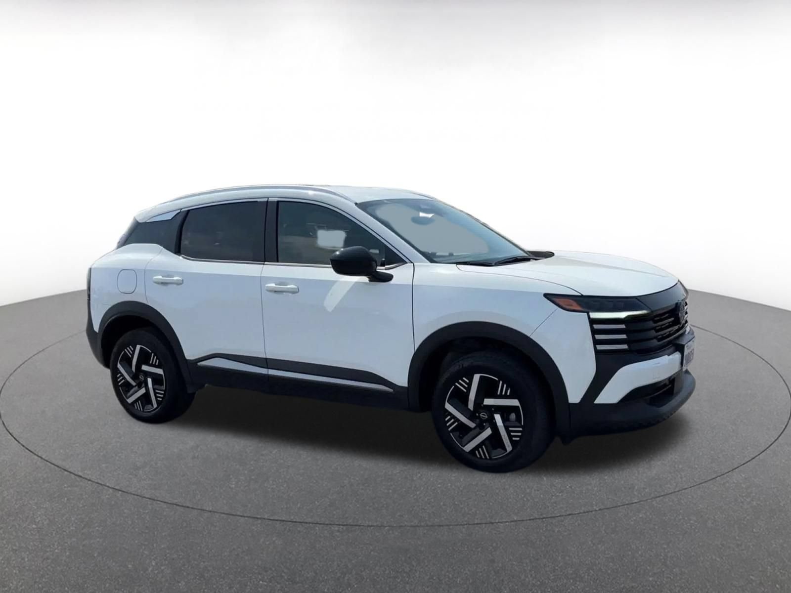 Used 2026 Nissan Kicks SV w/ Cold Weather Package FWD image 2