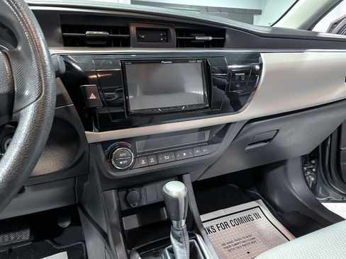 Used 2015 Toyota Corolla LE Premium image 23