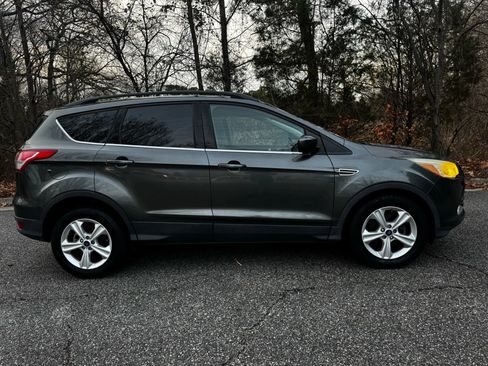 Used 2015 Ford Escape SE w/ Equipment Group 201A image 2