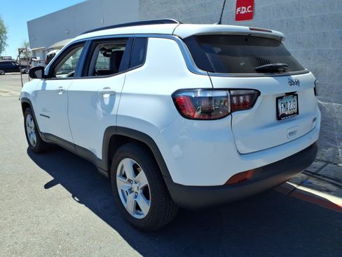 Used 2022 Jeep Compass Latitude w/ Convenience Group FWD image 2