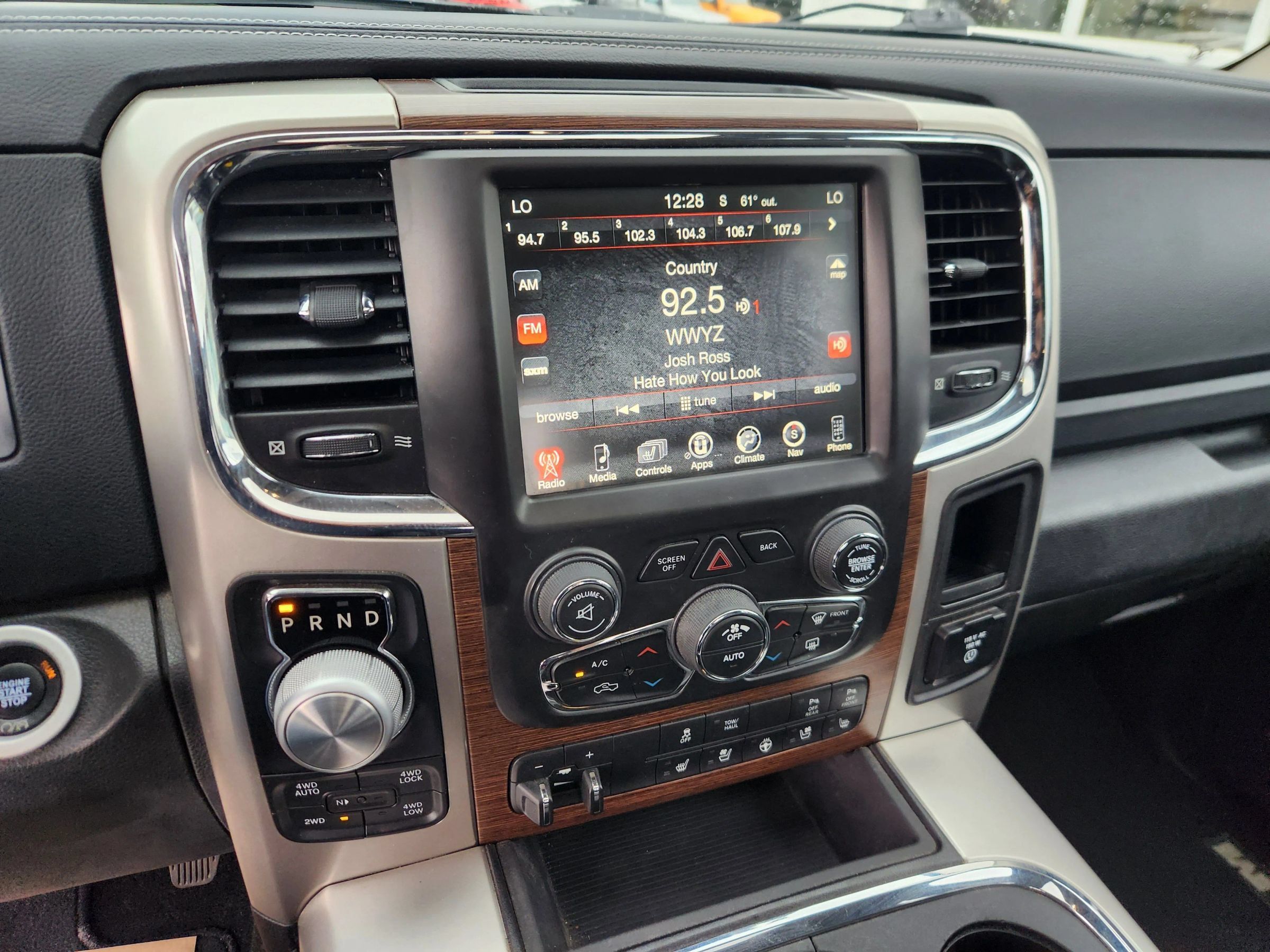 Used 2017 RAM 1500 Laramie w/ Convenience Group AWD/4WD image 31