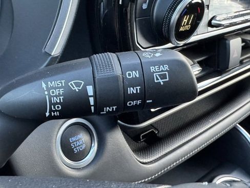 Certified 2021 Toyota Highlander XLE image 33