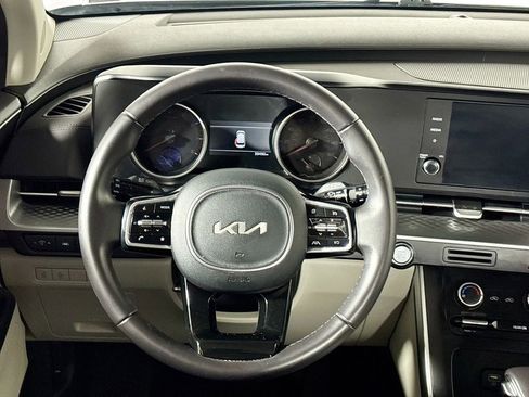 Used 2024 Kia Carnival LX image 13