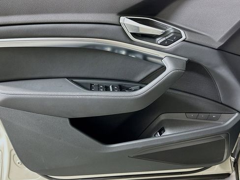 Used 2021 Audi e-tron Premium w/ Convenience Plus Package image 21