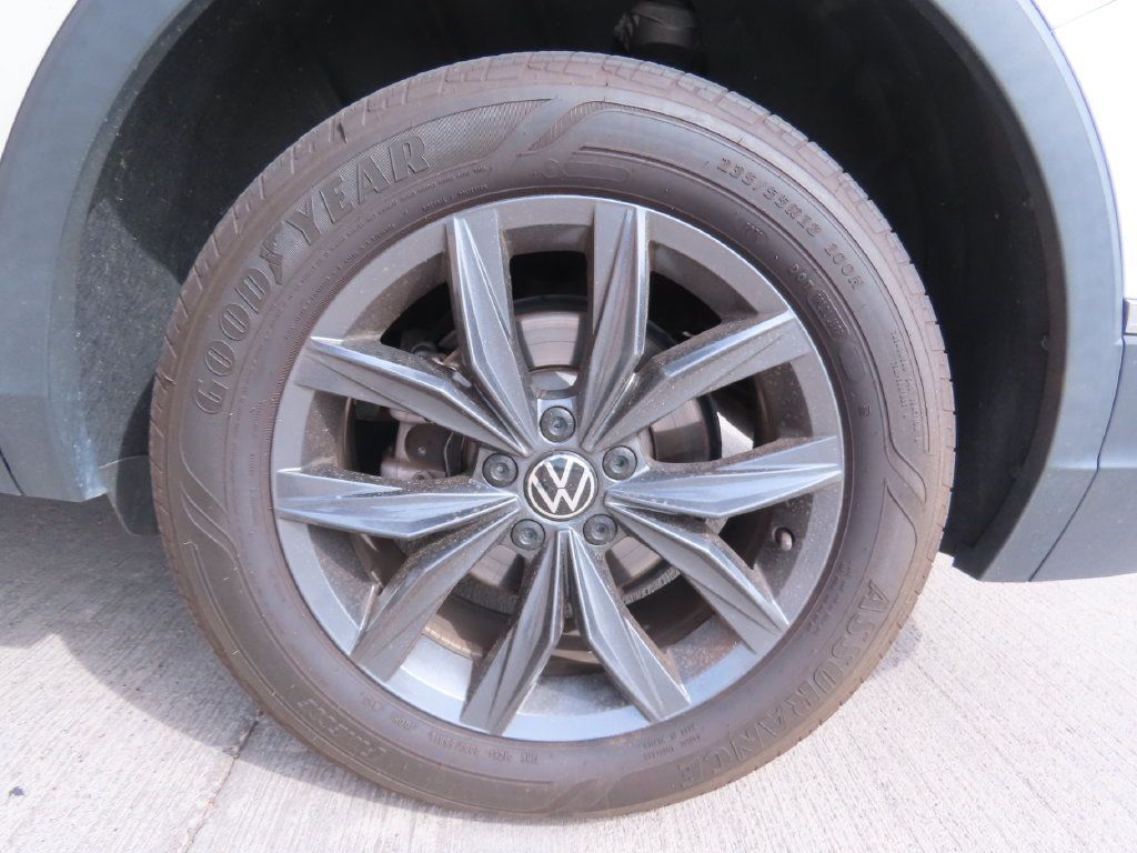 Used 2023 Volkswagen Tiguan SE FWD image 16