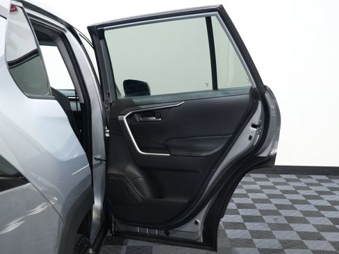Used 2020 Toyota RAV4 XLE w/ XLE Grade Weather Package AWD/4WD image 25