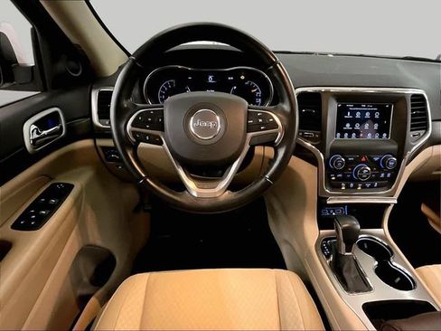 Used 2021 Jeep Grand Cherokee Laredo AWD/4WD image 5