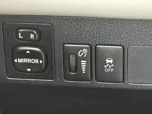 Used 2015 Toyota RAV4 XLE FWD image 18