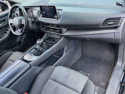 Used 2025 Nissan Rogue SV FWD image 29