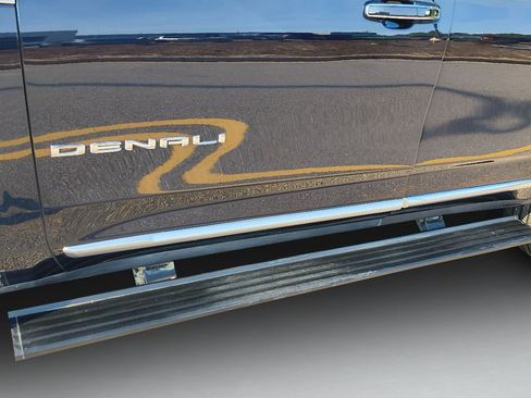 Used 2021 GMC Yukon Denali w/ Denali Ultimate Package image 14