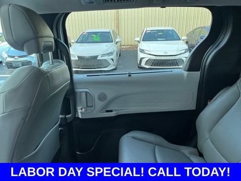 Used 2025 Toyota Sienna XLE FWD image 14