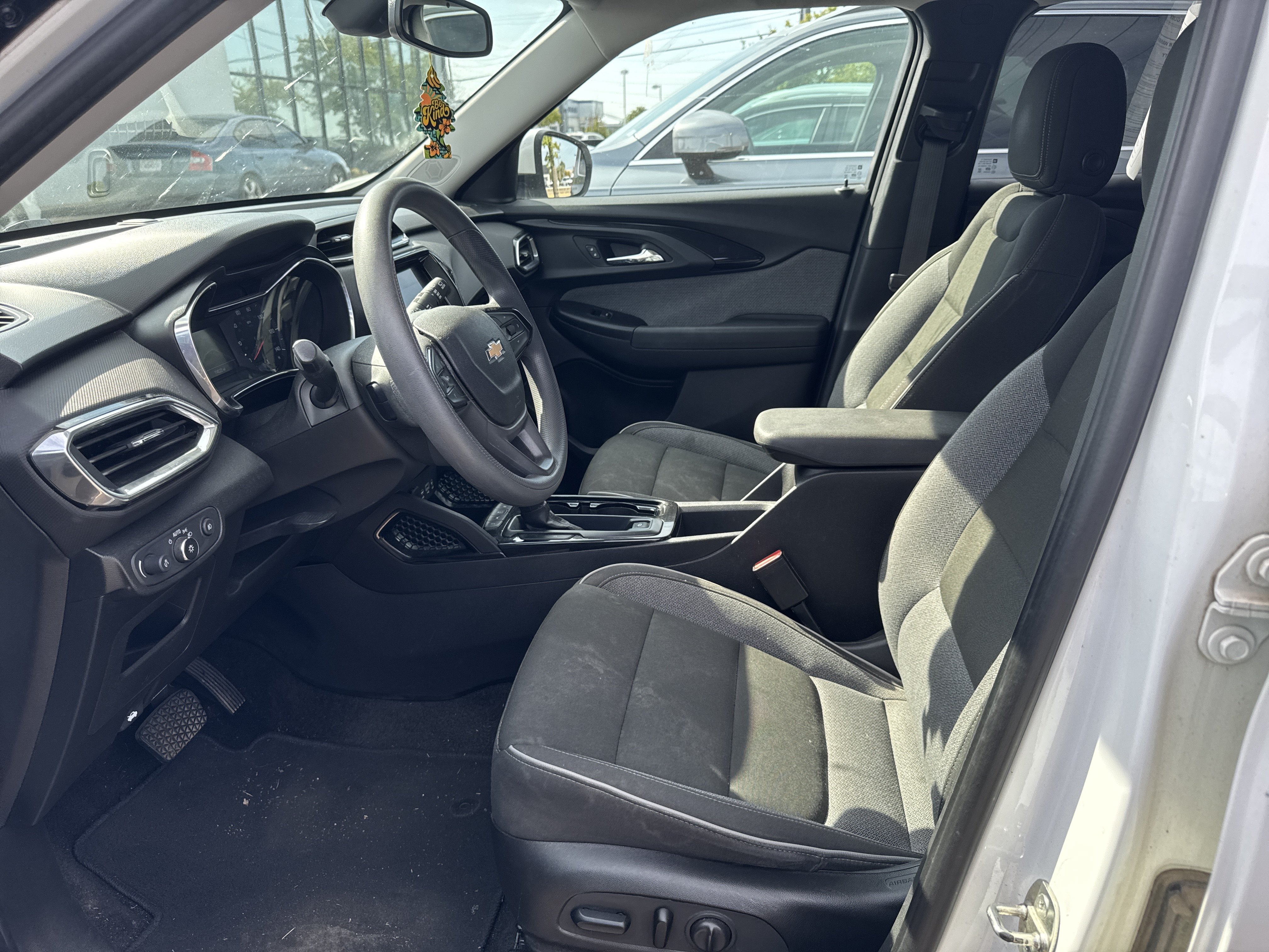 Used 2021 Chevrolet TrailBlazer LT w/ Convenience Package FWD image 5