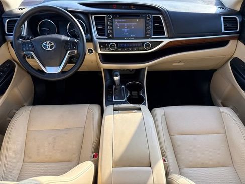 Used 2017 Toyota Highlander Limited FWD image 12