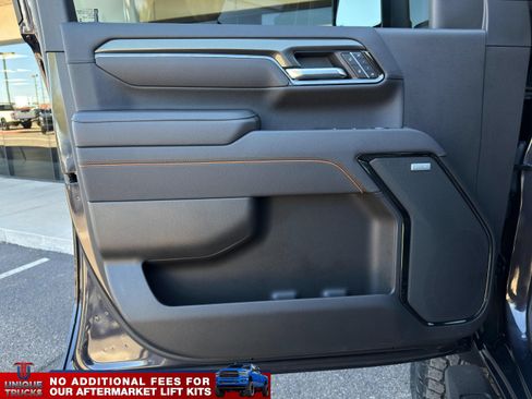 Used 2025 GMC Sierra 2500 AT4 w/ AT4 Premium Plus Package AWD/4WD image 17
