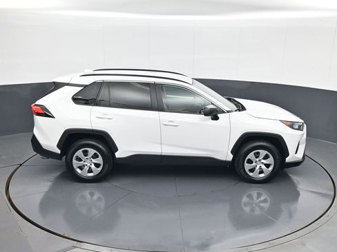 Used 2020 Toyota RAV4 LE FWD image 16