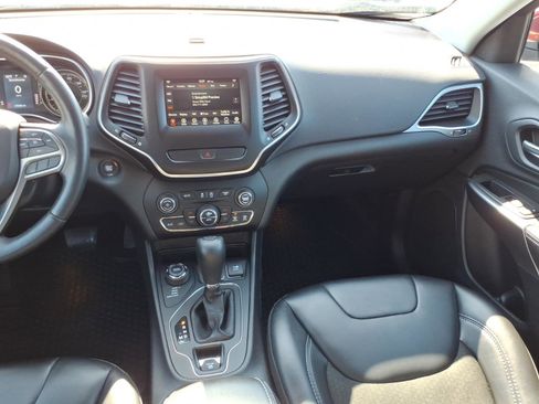 Used 2019 Jeep Cherokee Latitude Plus w/ Comfort/Convenience Group image 15