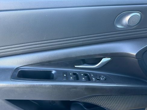 Used 2023 Hyundai Elantra Limited FWD image 10
