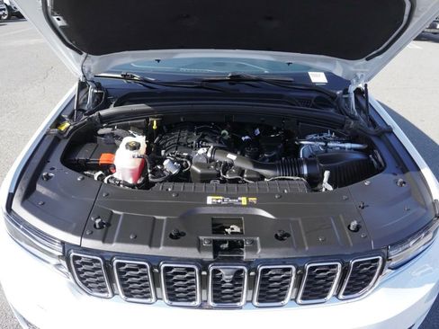 Used 2024 Jeep Grand Cherokee L Limited w/ Luxury Tech Group II image 29