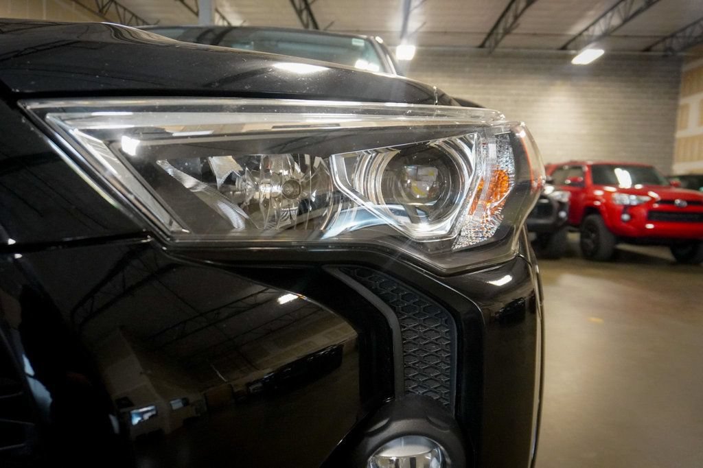 Used 2021 Toyota 4Runner SR5 Premium w/ Moonroof Package AWD/4WD image 6