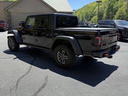 Used 2024 Jeep Gladiator Mojave w/ Safety Group AWD/4WD image 8
