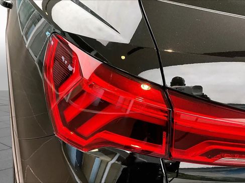 Certified 2025 Audi Q3 2.0T Premium Plus w/ Premium Plus Package AWD/4WD image 28