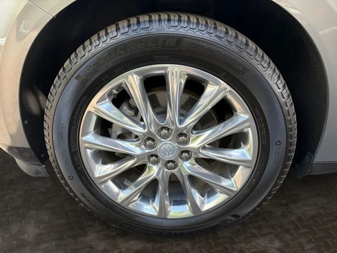 Used 2019 Buick Enclave Essence AWD/4WD image 39