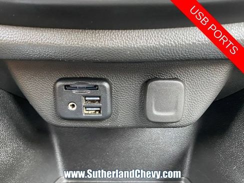 Used 2022 Chevrolet Traverse Premier AWD/4WD image 37