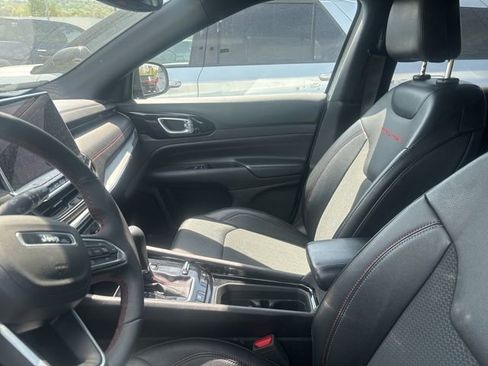 Used 2025 Jeep Compass Trailhawk image 4