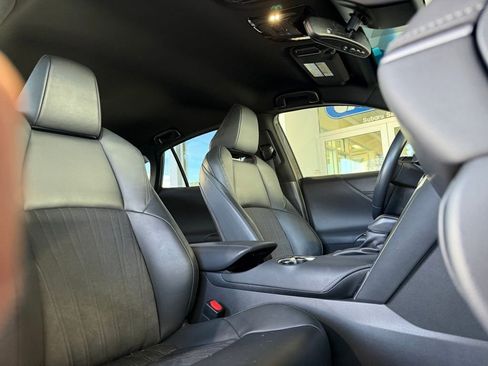 Used 2021 Toyota Venza XLE w/ Carpet Mat Package (TMS) image 10