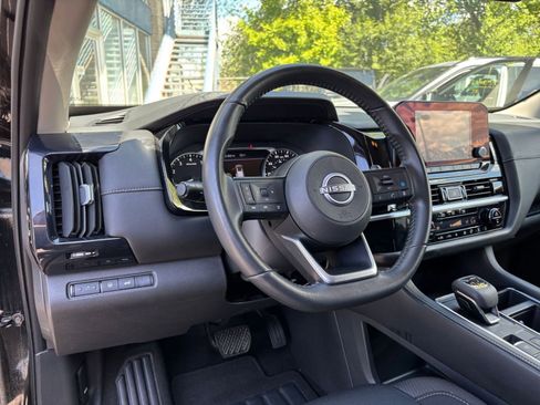 Used 2025 Nissan Pathfinder SV AWD/4WD image 37