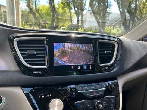 Certified 2020 Chrysler Pacifica Touring w/ Advanced Safetytec Group FWD image 28