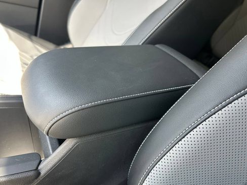 Certified 2025 Volkswagen Tiguan SE FWD image 38
