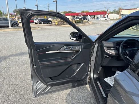 Certified 2025 Ford Explorer ST-Line image 10